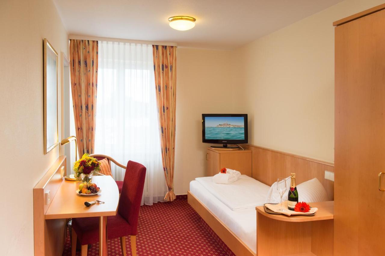 Strandhotel Loechnerhaus Reichenau Luaran gambar